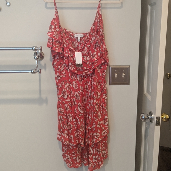 Red ruffle flutter sleeve dress - Picture 2 of 2